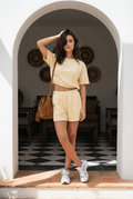 Crop set short butter yellow
